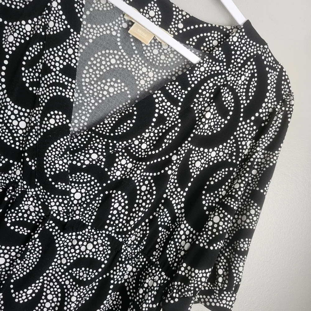 Michael Kors Solid Wrap Dress. V-Neck Tie Waist Size Medium